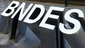 22.01.2013* Desembolsos do BNDES crescem 12% em 2012; consultas sobem 60%