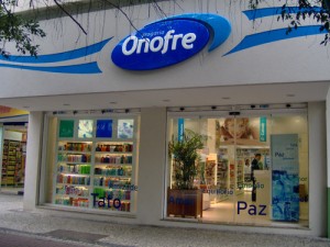 07.12.2012* Grupo CVS negocia a compra da Onofre