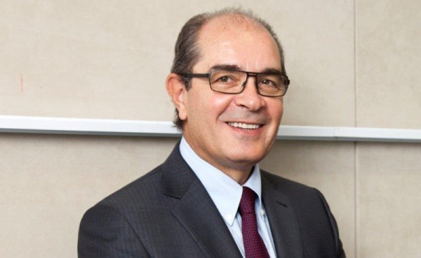 21.08.2014* Roberto Lima, ex-CEO da Vivo, vai presidir Natura
