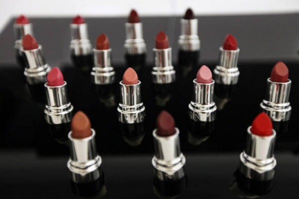 05.08.2014 * Avon pode vender maquiagem de luxo pela internet no Brasil