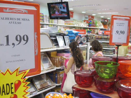 24.10.2014 * UD: Loja econômica disputa cliente com supermercado em Ribeirão Preto/SP