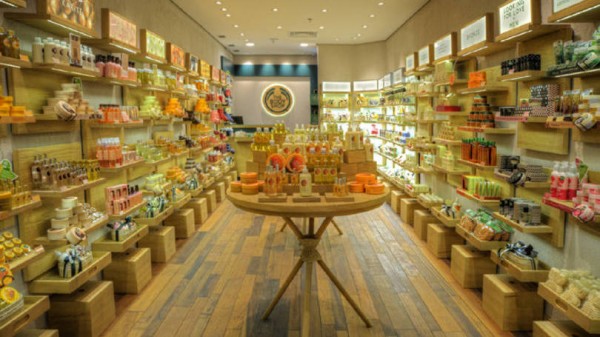 16.01.2014* Empório Body Store: Após a aquisição pela L’Oreal, The Body Shop planeja chegar a 500 lojas no Brasil até 2019