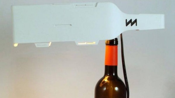 29.03.2016 * Embalagem de vinho pode ser transformada em luminária