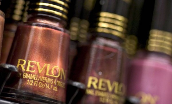 Empresa de cosméticos Revlon entra com pedido de falência nos EUA