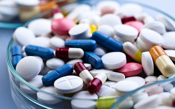 Indústria farmacêutica brasileira deve crescer 30% até 2027