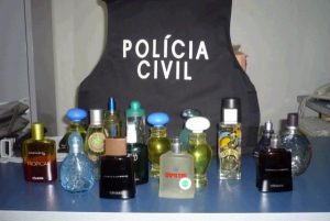 04.07.2017* Perfumes falsos vendidos nas ruas