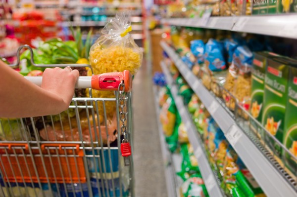 Alimentação e bebidas têm queda de preço pelo 4º mês consecutivo no IPCA, destaca IBGE
