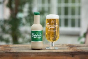 Carlsberg apresenta garrafas de papel para cerveja