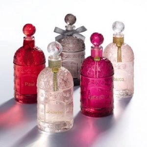 Guerlain duplica na web a experiência de personalização de frascos de perfume