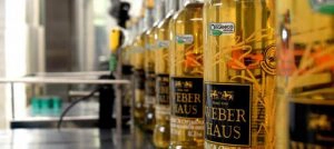 Weber Haus apresenta miniaturas de Cachaça e Aguardente