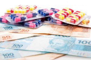 Tíquete médio das farmácias cai 19% em um ano