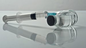 Paraná começa compra de seringas e insumos para vacinação da covid-19 em 2022