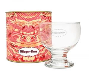 Häagen-Dazs presenteia cliente com taça exclusiva