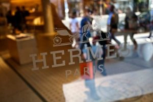 Hermès subverte jogo dos cosméticos e estreia sua primeira linha de beleza no país