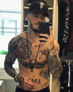 Tatuagem movimenta mercado masculino de cosméticos no Brasil