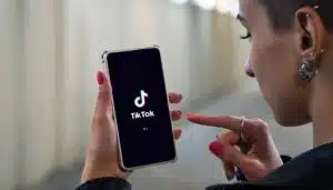 Como o TikTok está revolucionando os padrões da indústria de perfumes