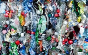 Produção plástica pode ser reduzida em 80% até 2040, aponta relatório