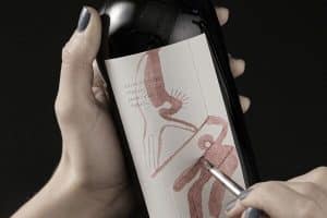 Criatividade: o rótulo do vinho de Stina virou tela