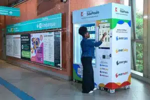 Vending machine estreia em rede de farmácias