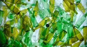 OI arrecada 21 mil garrafas de vidro em jogo de futebol brasileiro