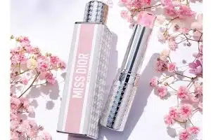 Dior lança primeiros perfumes sólidos sem álcool sob a franquia Miss Dior