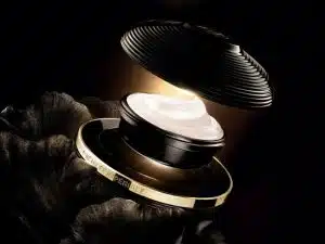 Guerlain reinventa embalagem Orchidée Impériale Black com Ora Ïto