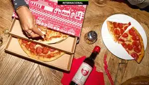 Pizza Hut lança vinho exclusivo de tomate para harmonizar com suas pizzas